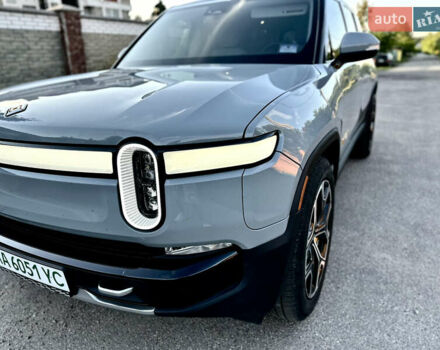 Серый Rivian R1S, объемом двигателя 0 л и пробегом 12 тыс. км за 51700 $, фото 3 на Automoto.ua