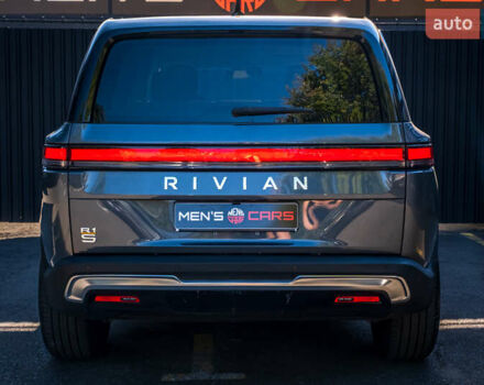 Серый Rivian R1S, объемом двигателя 0 л и пробегом 10 тыс. км за 49900 $, фото 12 на Automoto.ua