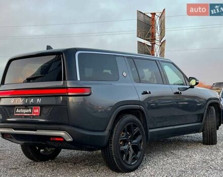 Серый Rivian R1S, объемом двигателя 0 л и пробегом 29 тыс. км за 57490 $, фото 6 на Automoto.ua