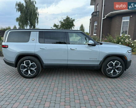Rivian R1S 2024 в Луцке на Automoto.ua Серый Rivian R1S, объемом двигателя 0 л и пробегом 18 тыс. км за 60500 $, фото 3 на Automoto.ua