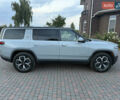 Rivian R1S 2024 в Луцке на Automoto.ua Серый Rivian R1S, объемом двигателя 0 л и пробегом 18 тыс. км за 60500 $, фото 3 на Automoto.ua