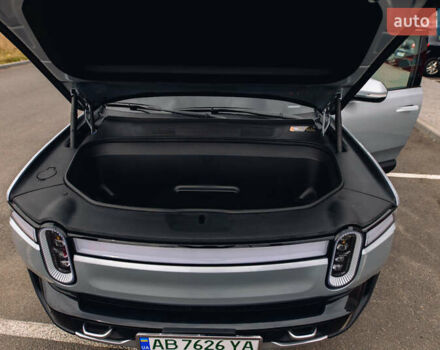 Серый Rivian R1S, объемом двигателя 0 л и пробегом 10 тыс. км за 63000 $, фото 37 на Automoto.ua