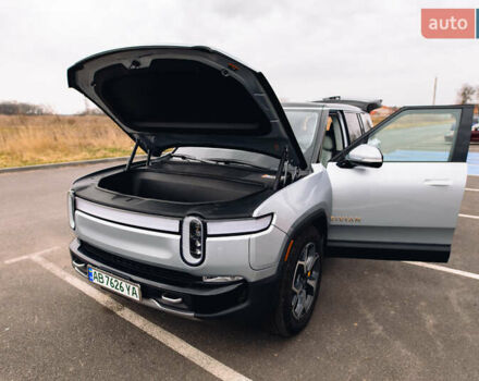 Серый Rivian R1S, объемом двигателя 0 л и пробегом 10 тыс. км за 63000 $, фото 4 на Automoto.ua