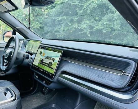 Серый Rivian R1S, объемом двигателя 0 л и пробегом 2 тыс. км за 61500 $, фото 13 на Automoto.ua
