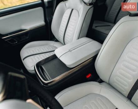 Серый Rivian R1S, объемом двигателя 0 л и пробегом 10 тыс. км за 63000 $, фото 18 на Automoto.ua