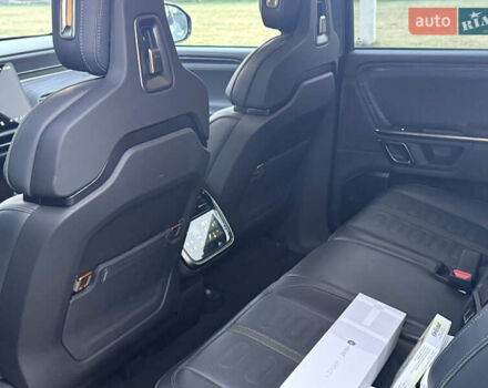 Rivian R1S 2024 в Луцке на Automoto.ua Серый Rivian R1S, объемом двигателя 0 л и пробегом 18 тыс. км за 60500 $, фото 5 на Automoto.ua