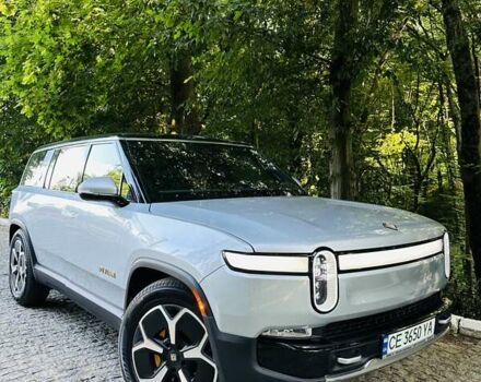 Серый Rivian R1S, объемом двигателя 0 л и пробегом 2 тыс. км за 61500 $, фото 3 на Automoto.ua