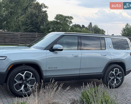 Rivian R1S 2024 в Луцке на Automoto.ua Серый Rivian R1S, объемом двигателя 0 л и пробегом 18 тыс. км за 60500 $, фото 1 на Automoto.ua