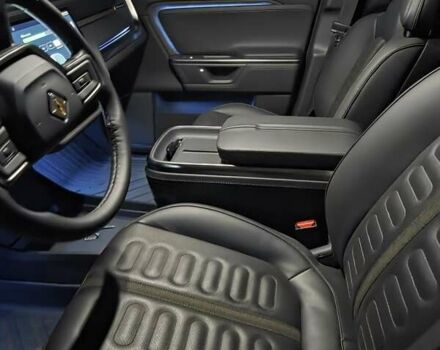 Сірий Rivian R1S, об'ємом двигуна 0 л та пробігом 6 тис. км за 62999 $, фото 10 на Automoto.ua