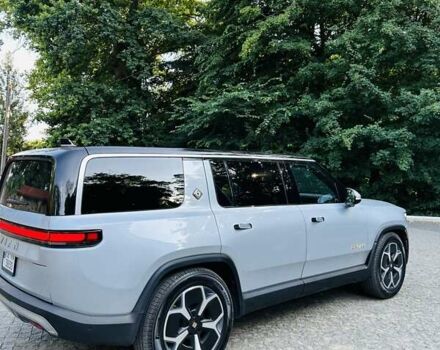 Серый Rivian R1S, объемом двигателя 0 л и пробегом 2 тыс. км за 61500 $, фото 15 на Automoto.ua