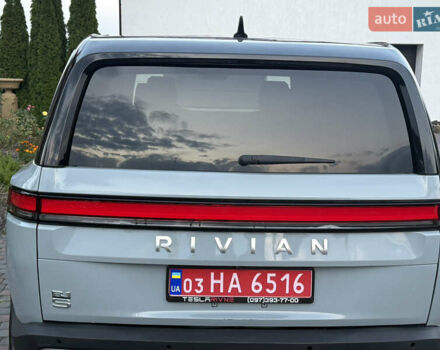 Rivian R1S 2024 в Луцке на Automoto.ua Серый Rivian R1S, объемом двигателя 0 л и пробегом 18 тыс. км за 60500 $, фото 4 на Automoto.ua