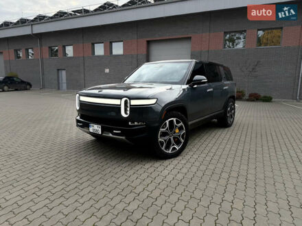 Сірий Rivian R1S, об'ємом двигуна 0 л та пробігом 42 тис. км за 54500 $, фото 1 на Automoto.ua