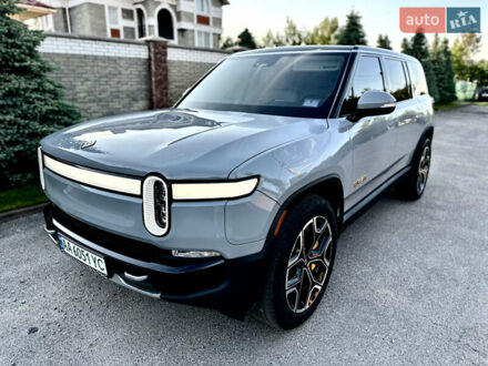 Rivian R1S 2023 в Киеве на Automoto.ua Серый Rivian R1S, объемом двигателя 0 л и пробегом 12 тыс. км за 51700 $, фото 1 на Automoto.ua