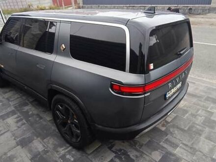 Rivian R1S 2023 в Киеве на Automoto.ua Серый Rivian R1S, объемом двигателя 0 л и пробегом 19 тыс. км за 57000 $, фото 1 на Automoto.ua