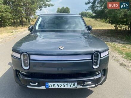 Сірий Rivian R1S, об'ємом двигуна 0 л та пробігом 13 тис. км за 65000 $, фото 1 на Automoto.ua