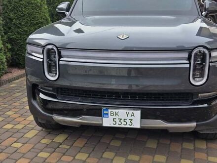 Сірий Rivian R1S, об'ємом двигуна 0 л та пробігом 6 тис. км за 62999 $, фото 1 на Automoto.ua