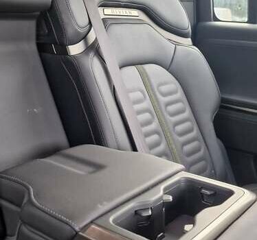 Синий Rivian R1S, объемом двигателя 0 л и пробегом 47 тыс. км за 55300 $, фото 24 на Automoto.ua