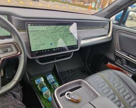 Синий Rivian R1S, объемом двигателя 0 л и пробегом 47 тыс. км за 55300 $, фото 1 на Automoto.ua