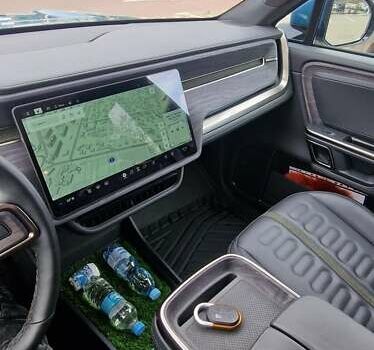 Синий Rivian R1S, объемом двигателя 0 л и пробегом 47 тыс. км за 55300 $, фото 4 на Automoto.ua