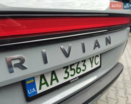 Синій Rivian R1S, об'ємом двигуна 0 л та пробігом 18 тис. км за 58900 $, фото 11 на Automoto.ua