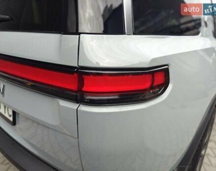 Синій Rivian R1S, об'ємом двигуна 0 л та пробігом 18 тис. км за 58900 $, фото 10 на Automoto.ua