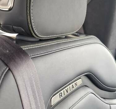 Синий Rivian R1S, объемом двигателя 0 л и пробегом 47 тыс. км за 55300 $, фото 23 на Automoto.ua