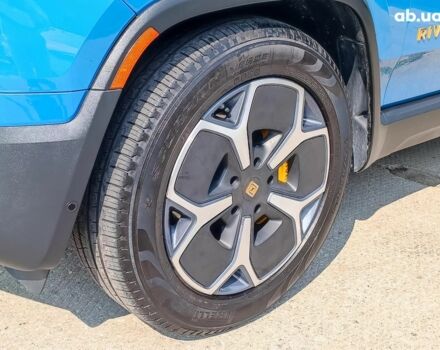 Синий Rivian R1S, объемом двигателя 0 л и пробегом 10 тыс. км за 55990 $, фото 2 на Automoto.ua