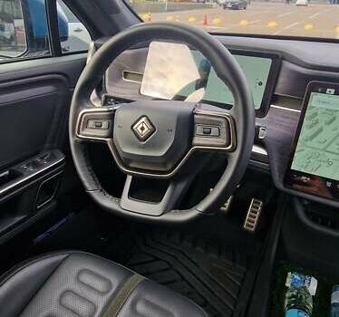 Синий Rivian R1S, объемом двигателя 0 л и пробегом 47 тыс. км за 55300 $, фото 21 на Automoto.ua