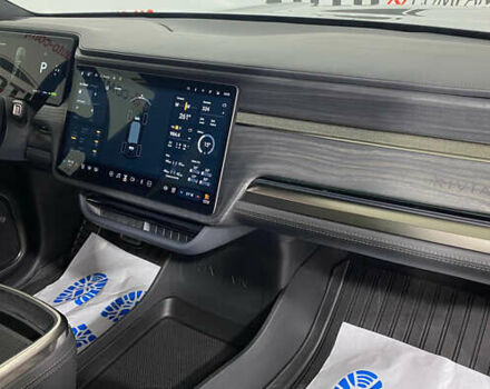 Зелений Rivian R1S, об'ємом двигуна 0 л та пробігом 26 тис. км за 49950 $, фото 8 на Automoto.ua