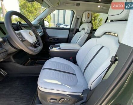 Зелений Rivian R1S, об'ємом двигуна 0 л та пробігом 2 тис. км за 28400 $, фото 6 на Automoto.ua