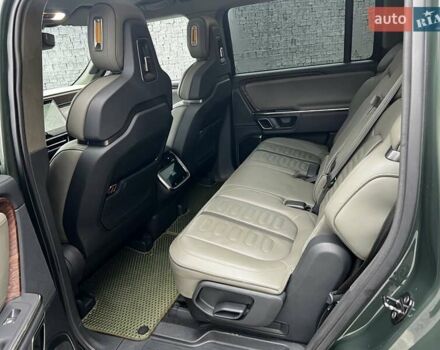 Зелений Rivian R1S, об'ємом двигуна 0 л та пробігом 35 тис. км за 54500 $, фото 4 на Automoto.ua