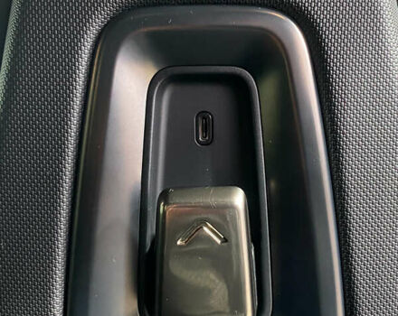 Зелений Rivian R1S, об'ємом двигуна 0 л та пробігом 26 тис. км за 49950 $, фото 21 на Automoto.ua