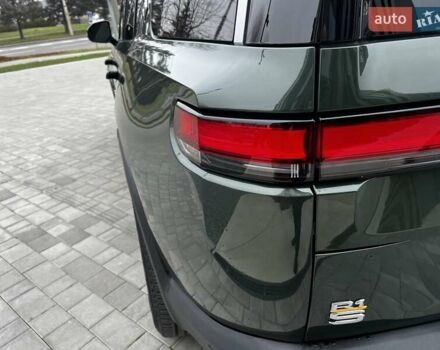 Зелений Rivian R1S, об'ємом двигуна 0 л та пробігом 35 тис. км за 54500 $, фото 12 на Automoto.ua