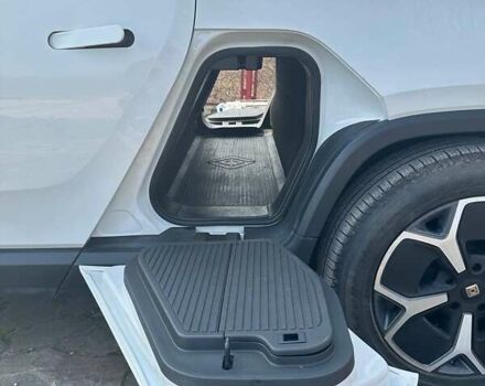 Белый Rivian R1T, объемом двигателя 0 л и пробегом 27 тыс. км за 55000 $, фото 16 на Automoto.ua