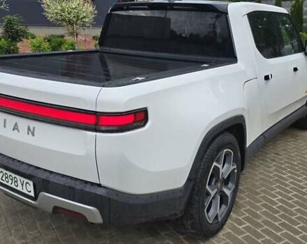 Белый Rivian R1T, объемом двигателя 0 л и пробегом 62 тыс. км за 43500 $, фото 1 на Automoto.ua