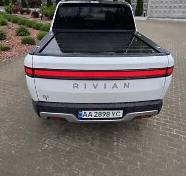 Белый Rivian R1T, объемом двигателя 0 л и пробегом 62 тыс. км за 43500 $, фото 3 на Automoto.ua