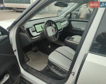 Белый Rivian R1T, объемом двигателя 0 л и пробегом 22 тыс. км за 41000 $, фото 4 на Automoto.ua
