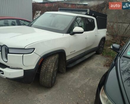 Белый Rivian R1T, объемом двигателя 0 л и пробегом 22 тыс. км за 41000 $, фото 2 на Automoto.ua