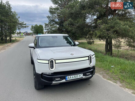 Белый Rivian R1T, объемом двигателя 0 л и пробегом 43 тыс. км за 49500 $, фото 1 на Automoto.ua