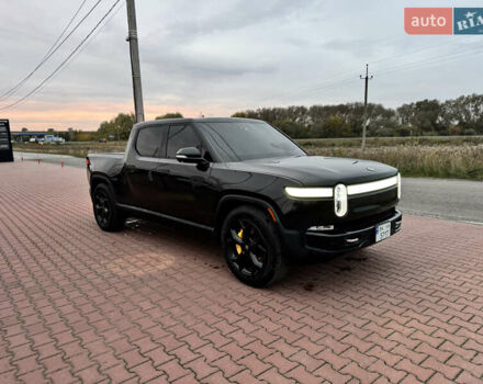 Черный Rivian R1T, объемом двигателя 0 л и пробегом 66 тыс. км за 43900 $, фото 3 на Automoto.ua