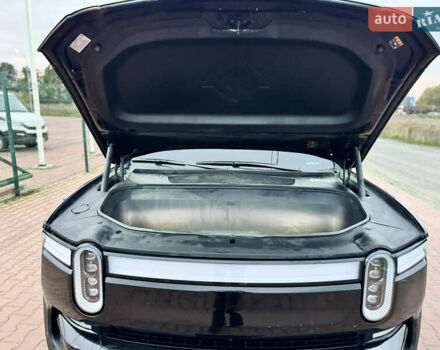 Черный Rivian R1T, объемом двигателя 0 л и пробегом 66 тыс. км за 43900 $, фото 18 на Automoto.ua