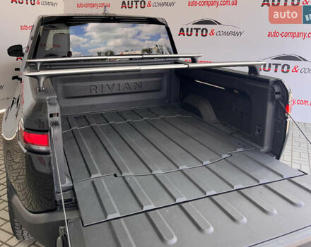 Черный Rivian R1T, объемом двигателя 0 л и пробегом 47 тыс. км за 49950 $, фото 5 на Automoto.ua