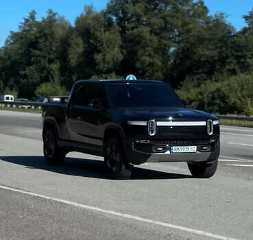 Черный Rivian R1T, объемом двигателя 0 л и пробегом 7 тыс. км за 62500 $, фото 5 на Automoto.ua