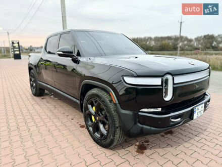 Rivian R1T 2022 у Рівному на Automoto.ua Чорний Rivian R1T, об'ємом двигуна 0 л та пробігом 66 тис. км за 43900 $, фото 1 на Automoto.ua