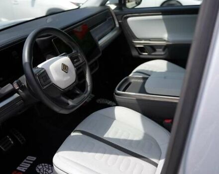 Серый Rivian R1T, объемом двигателя 0 л и пробегом 43 тыс. км за 47500 $, фото 12 на Automoto.ua