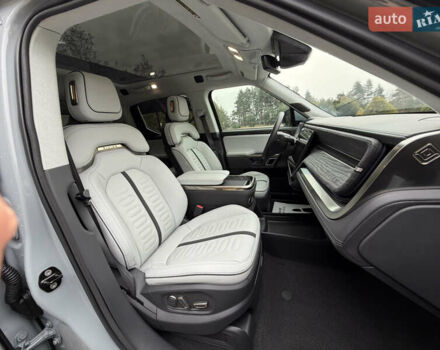 Сірий Rivian R1T, об'ємом двигуна 0 л та пробігом 56 тис. км за 42850 $, фото 58 на Automoto.ua