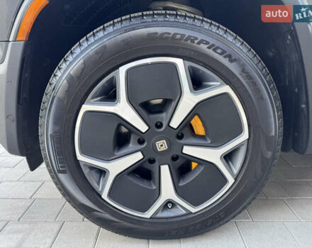 Серый Rivian R1T, объемом двигателя 0 л и пробегом 40 тыс. км за 54000 $, фото 51 на Automoto.ua