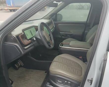 Сірий Rivian R1T, об'ємом двигуна 0 л та пробігом 49 тис. км за 43500 $, фото 12 на Automoto.ua