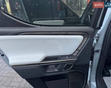 Сірий Rivian R1T, об'ємом двигуна 0 л та пробігом 62 тис. км за 32500 $, фото 7 на Automoto.ua