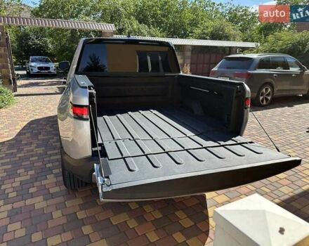 Сірий Rivian R1T, об'ємом двигуна 0 л та пробігом 64 тис. км за 43500 $, фото 9 на Automoto.ua